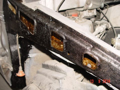 Mitsubishi Space Runner 2000 — 40