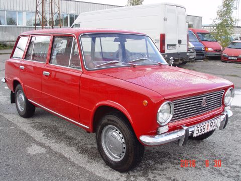 Vaz 2102 1975 — 83